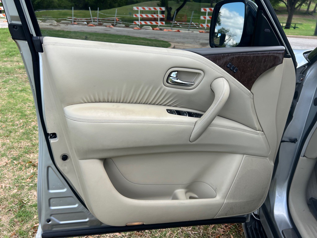 2015 INFINITI QX80 Image 11