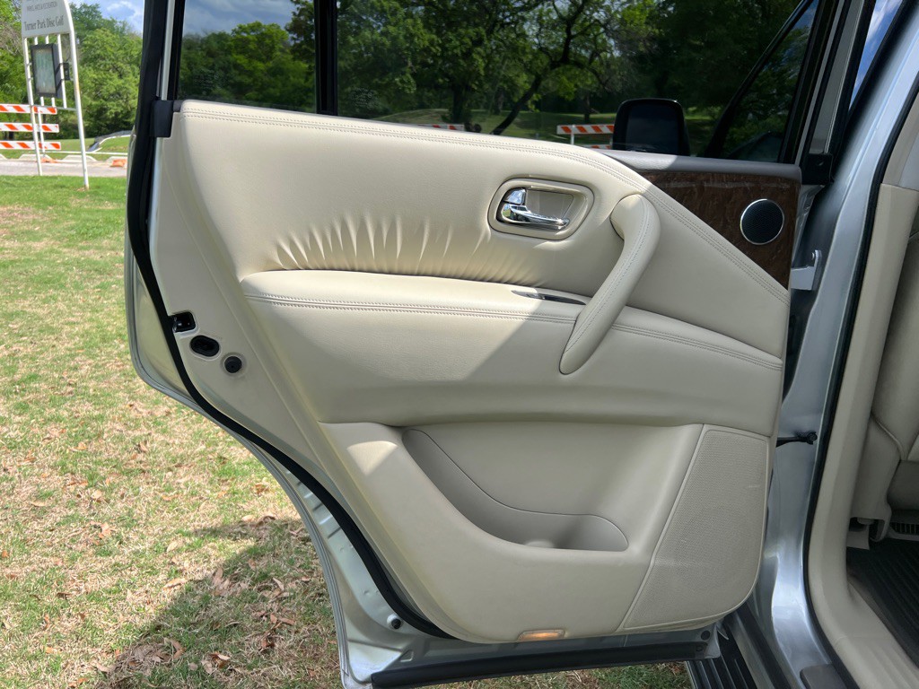 2015 INFINITI QX80 Image 14