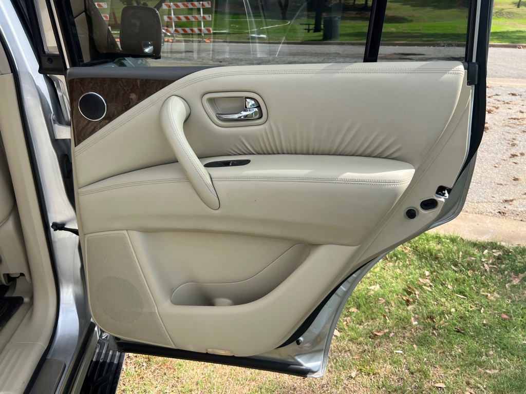 2015 INFINITI QX80 Image 18