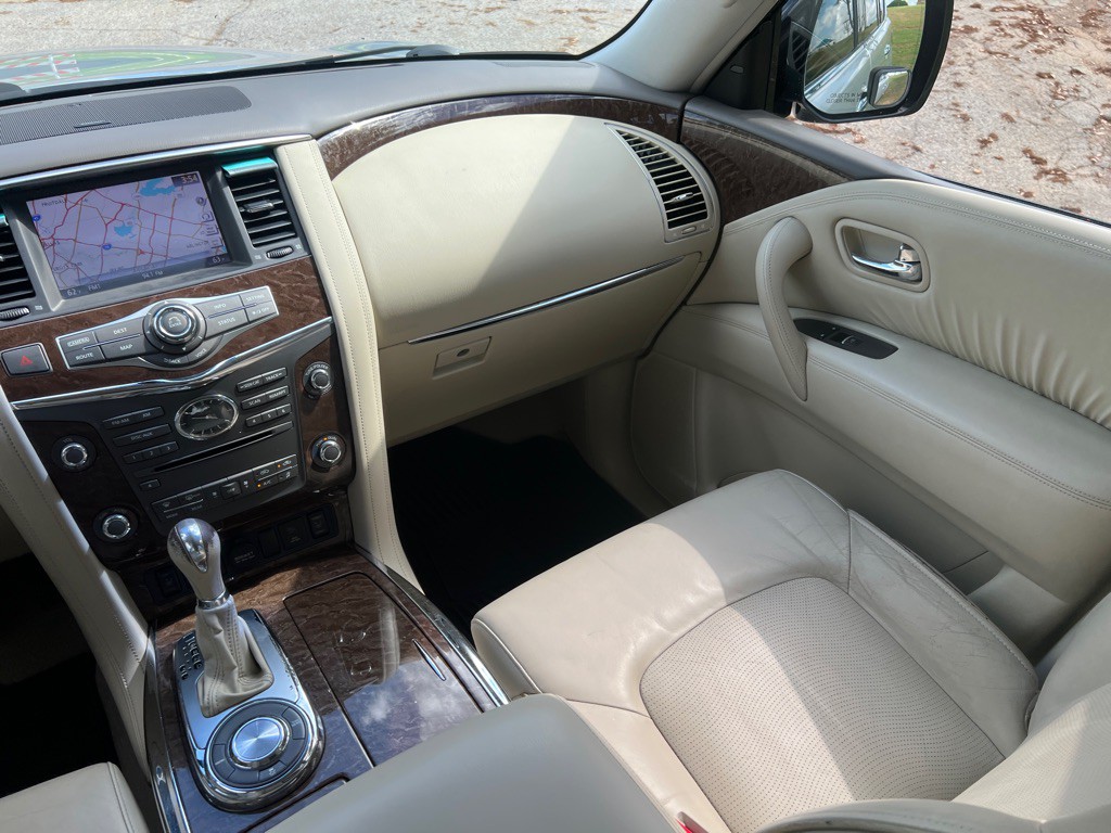 2015 INFINITI QX80 Image 28
