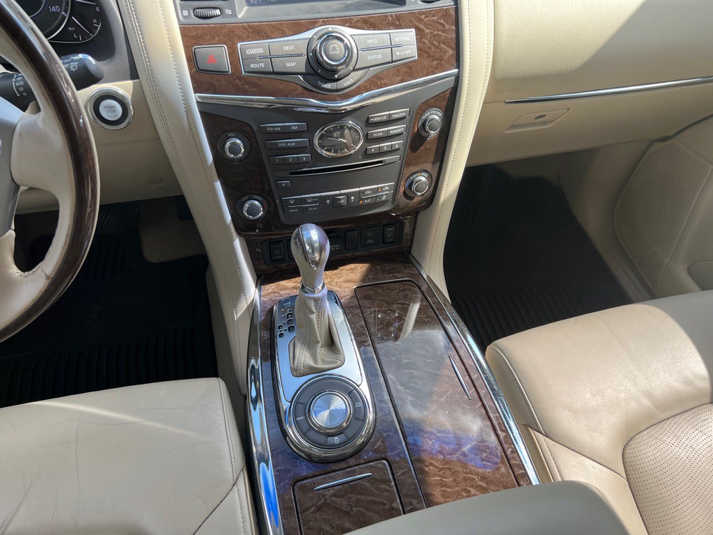 2015 INFINITI QX80 Image 31