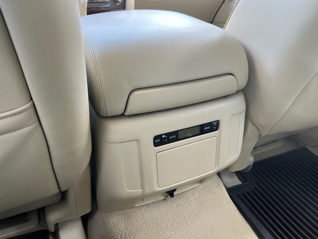 2015 INFINITI QX80 Image 32