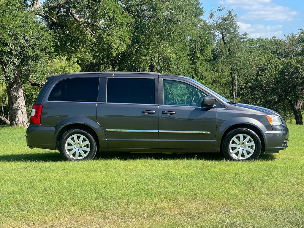 2016 Chrysler Town & Country Image 6