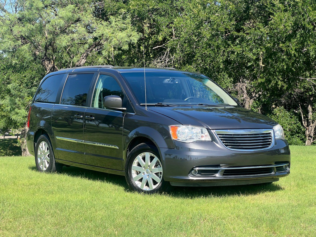 2016 Chrysler Town & Country Image 7