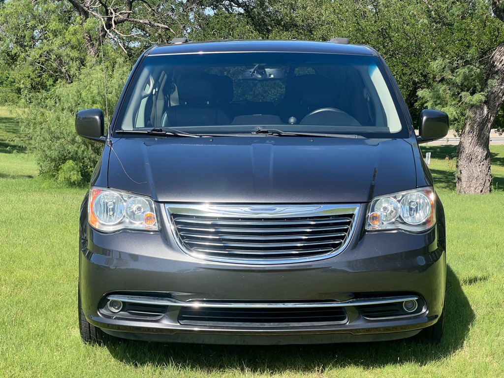 2016 Chrysler Town & Country Image 8