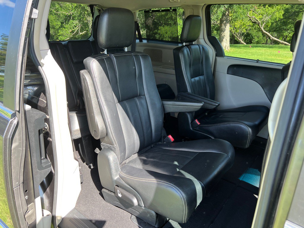 2016 Chrysler Town & Country Image 15