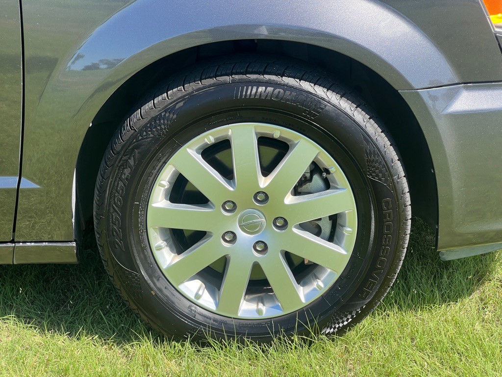2016 Chrysler Town & Country Image 21