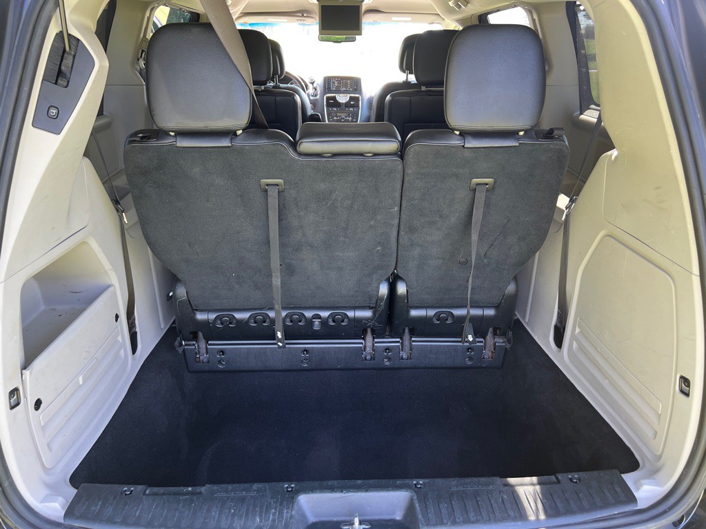 2016 Chrysler Town & Country Image 31
