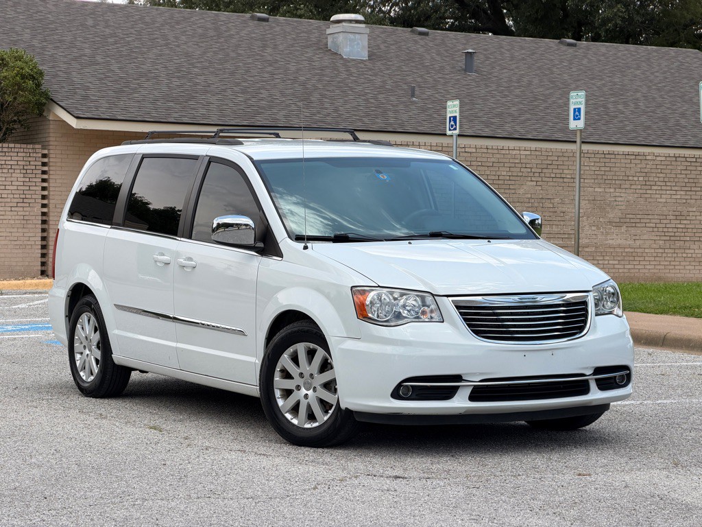 2014 Chrysler Town & Country Image 7