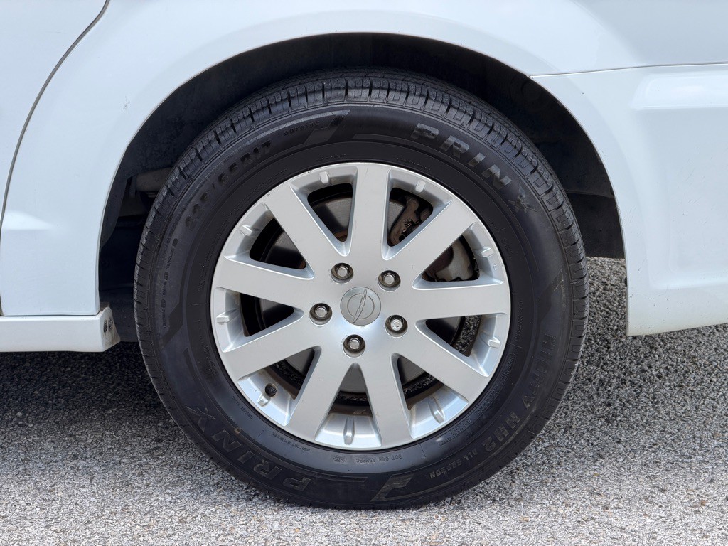 2014 Chrysler Town & Country Image 22
