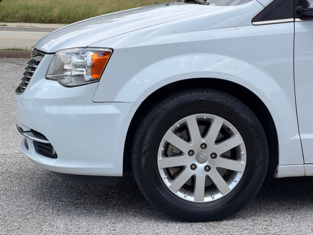 2014 Chrysler Town & Country Image 23