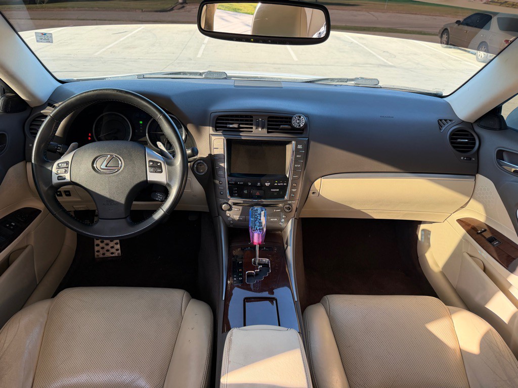 2012 Lexus IS Image 9