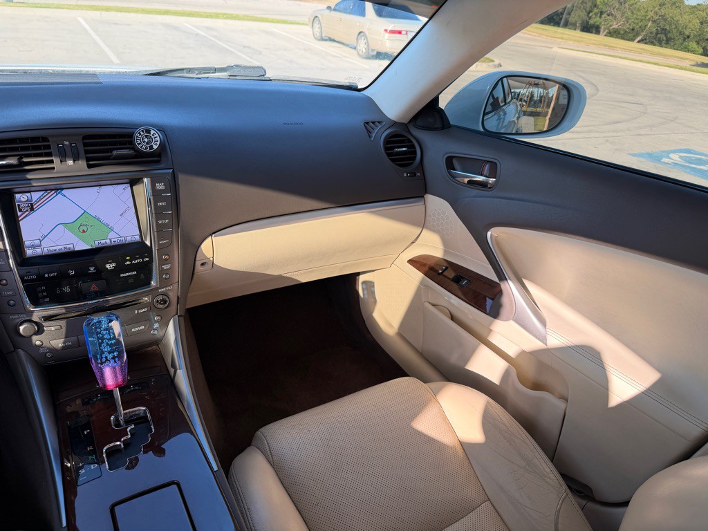 2012 Lexus IS Image 11
