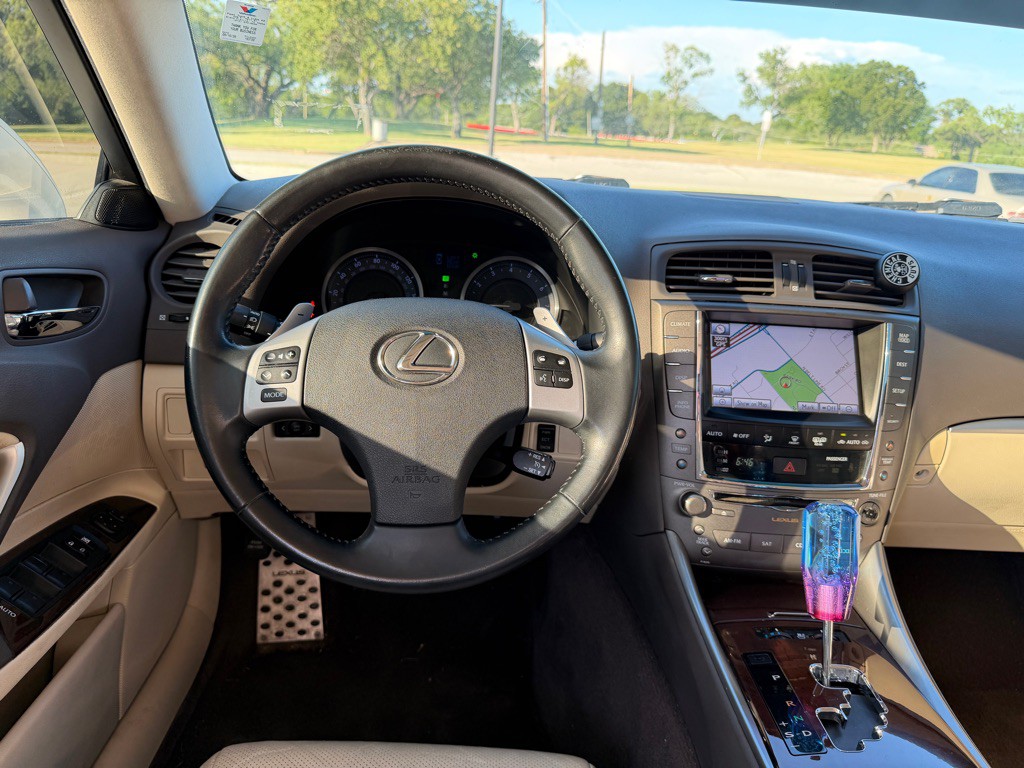 2012 Lexus IS Image 12