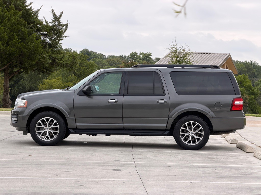 2017 Ford Expedition Image 2