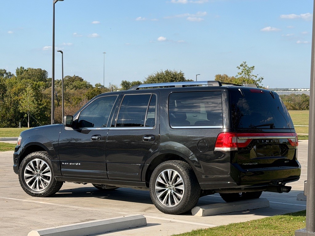 2015 Lincoln Navigator Image 3