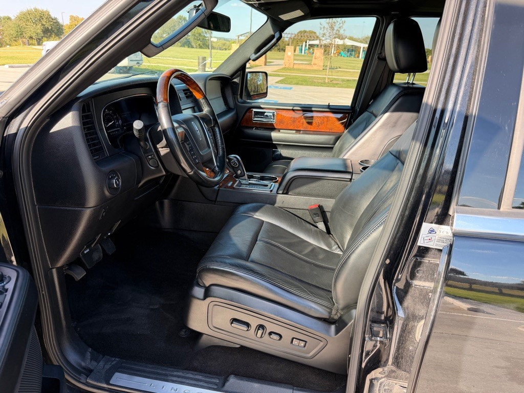 2015 Lincoln Navigator Image 9