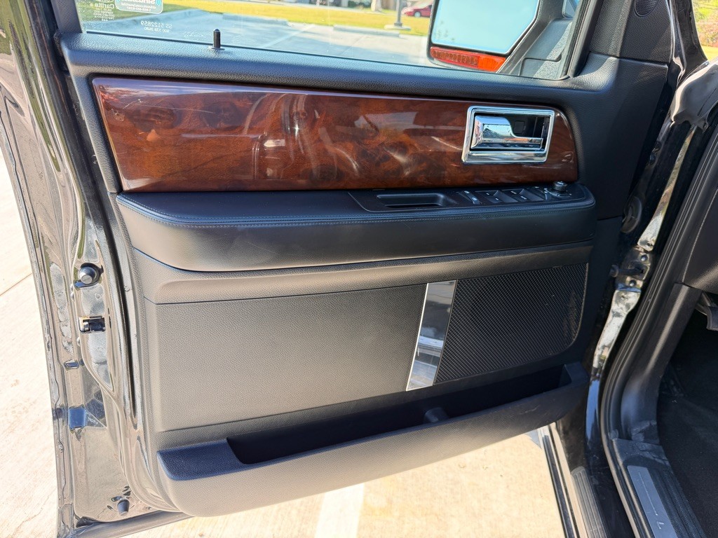 2015 Lincoln Navigator Image 11