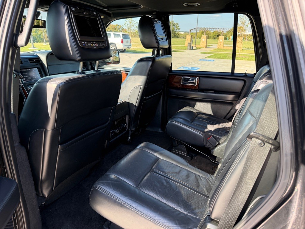 2015 Lincoln Navigator Image 12