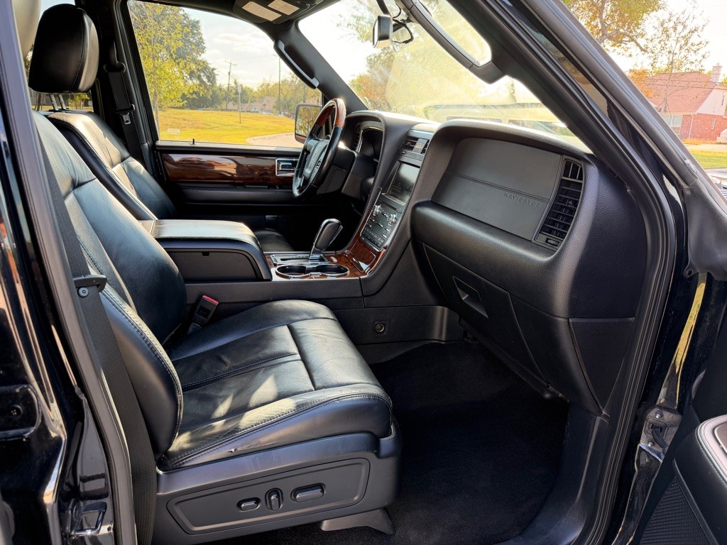 2015 Lincoln Navigator Image 20