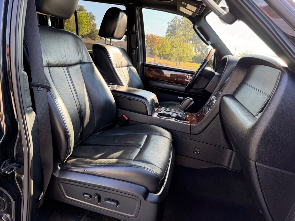 2015 Lincoln Navigator Image 21