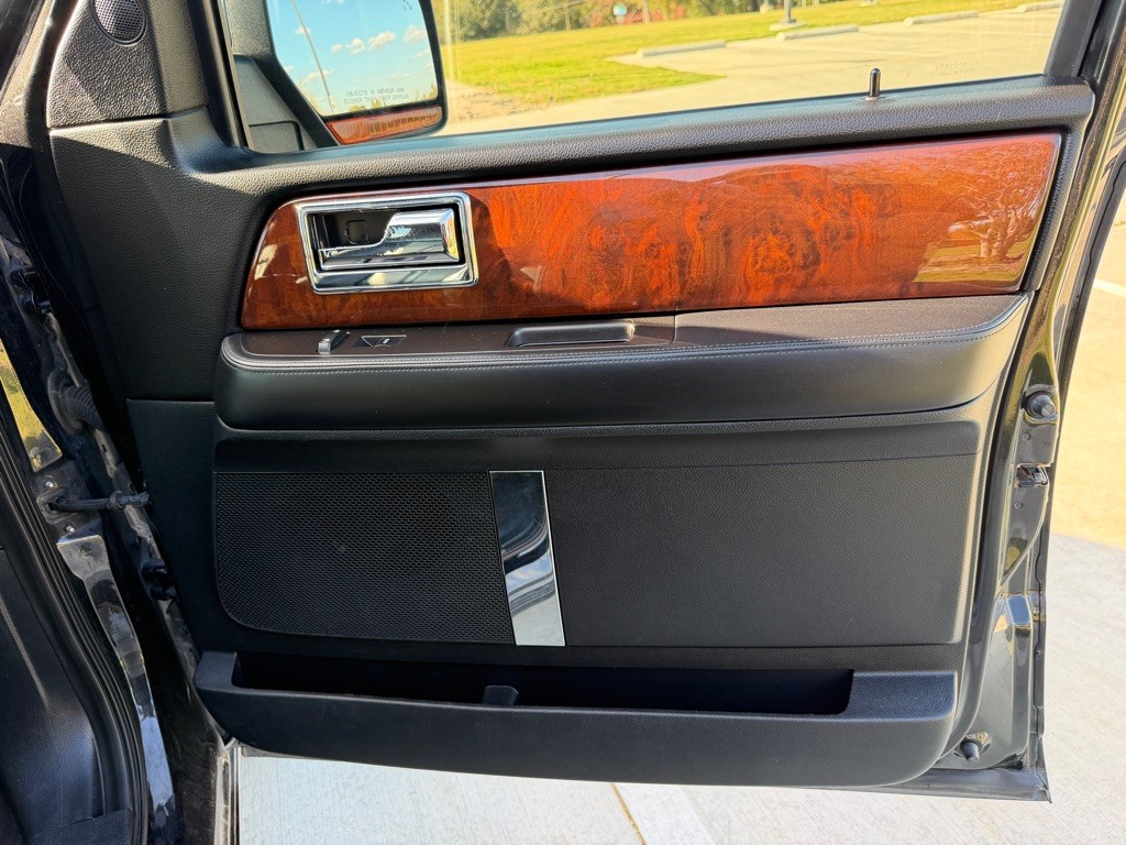 2015 Lincoln Navigator Image 22