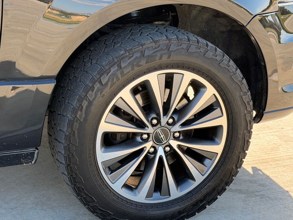 2015 Lincoln Navigator Image 23