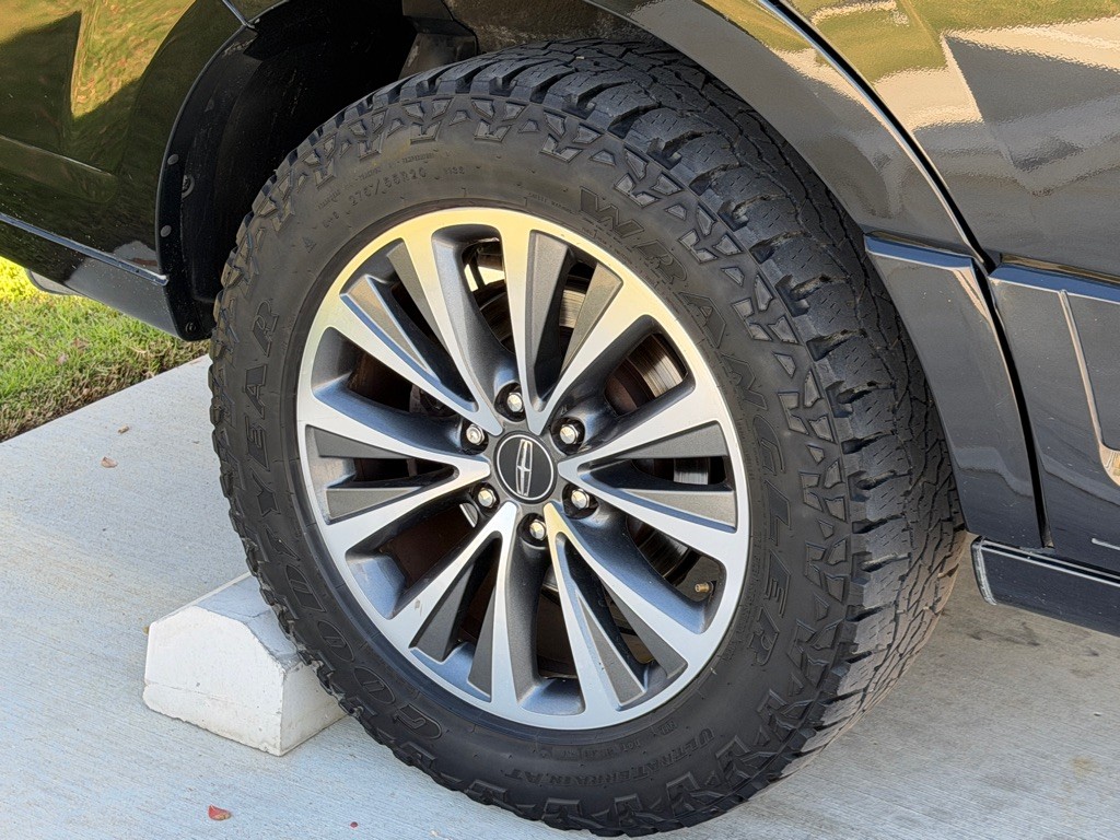 2015 Lincoln Navigator Image 24
