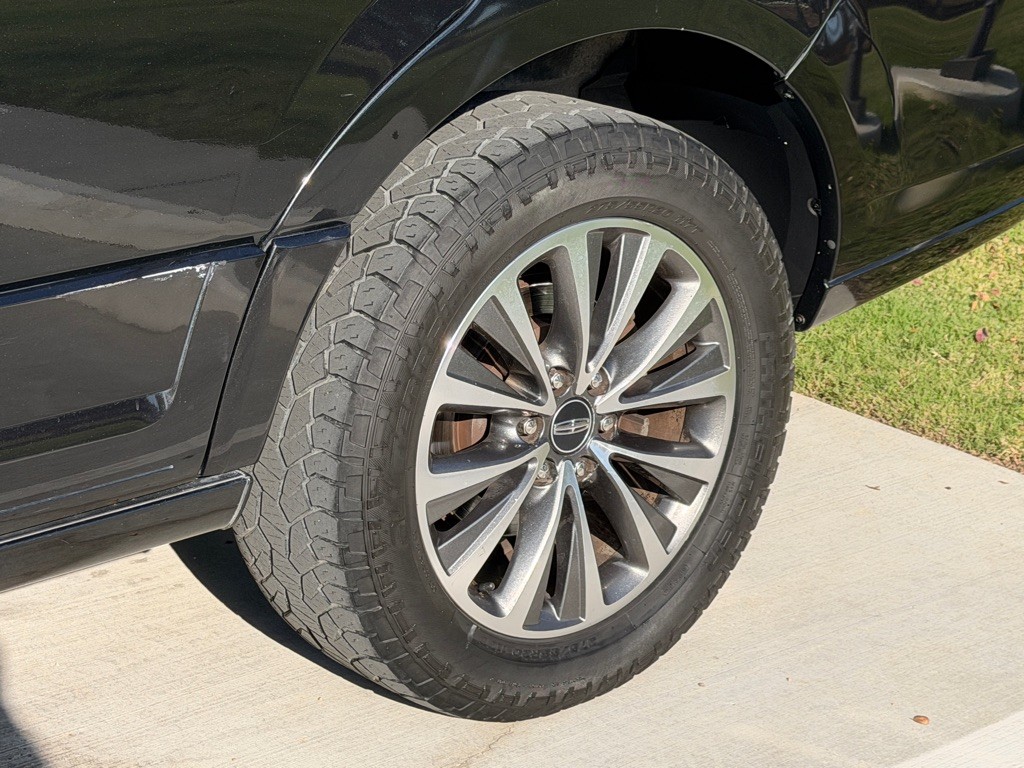 2015 Lincoln Navigator Image 25