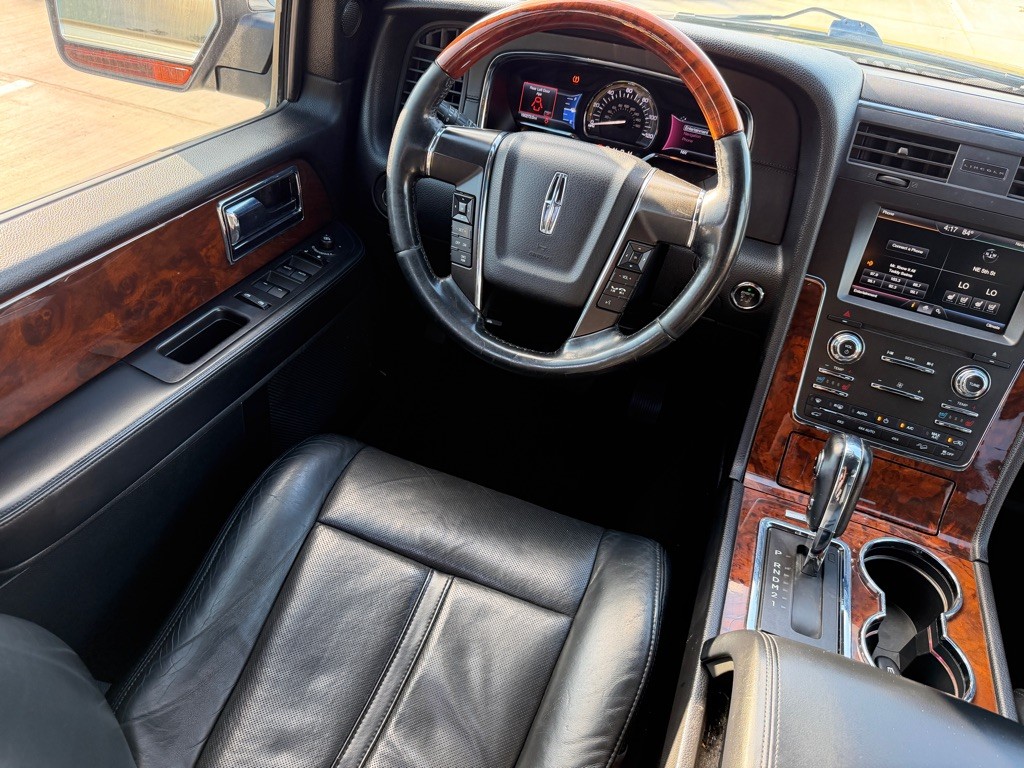 2015 Lincoln Navigator Image 28