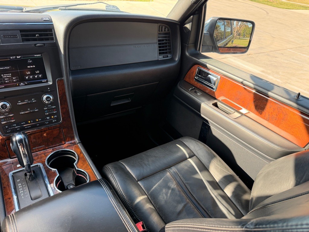 2015 Lincoln Navigator Image 29