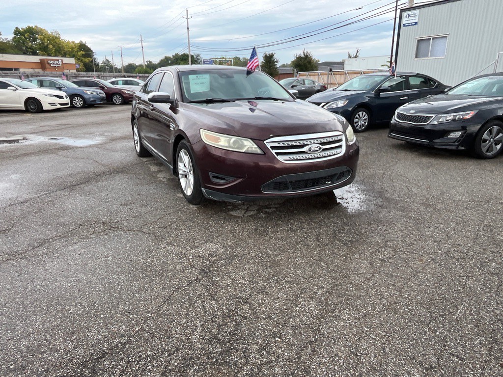 2010 Ford Taurus Image 1