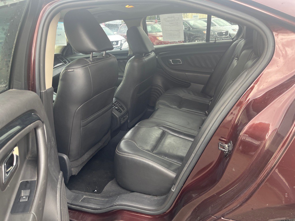 2010 Ford Taurus Image 6