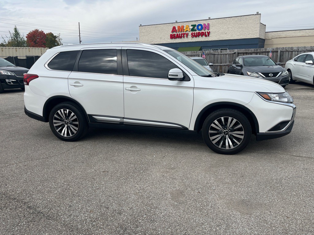 2020 Mitsubishi Outlander Image 2