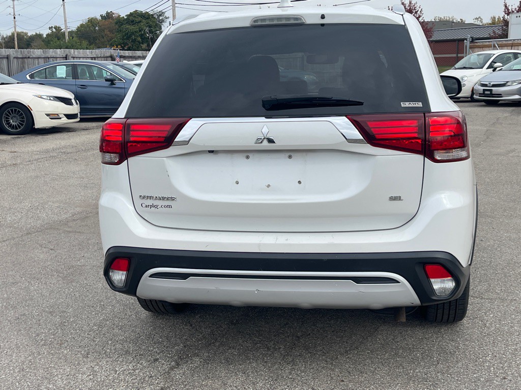 2020 Mitsubishi Outlander Image 3