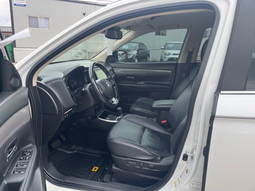 2020 Mitsubishi Outlander Image 5