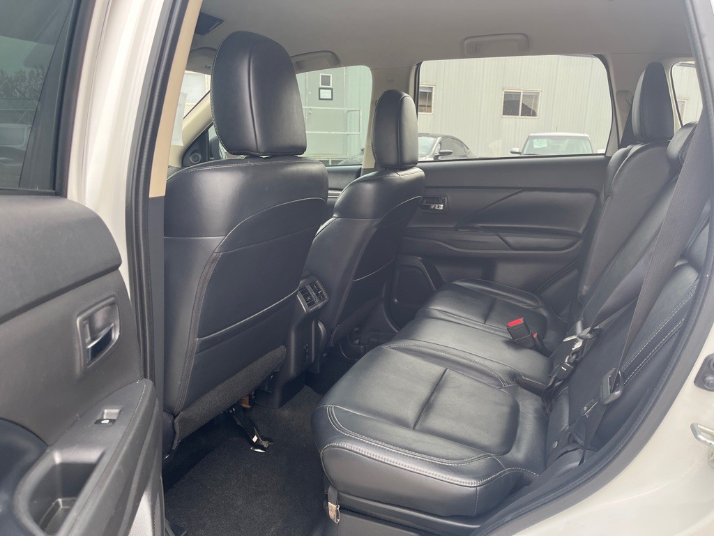 2020 Mitsubishi Outlander Image 6