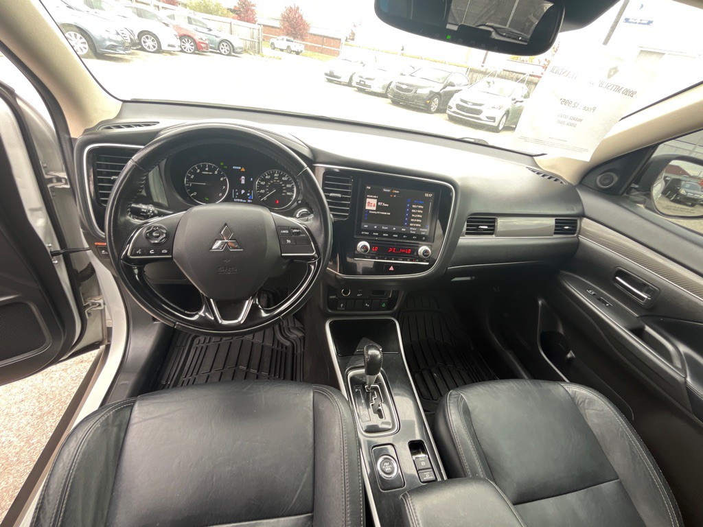 2020 Mitsubishi Outlander Image 8