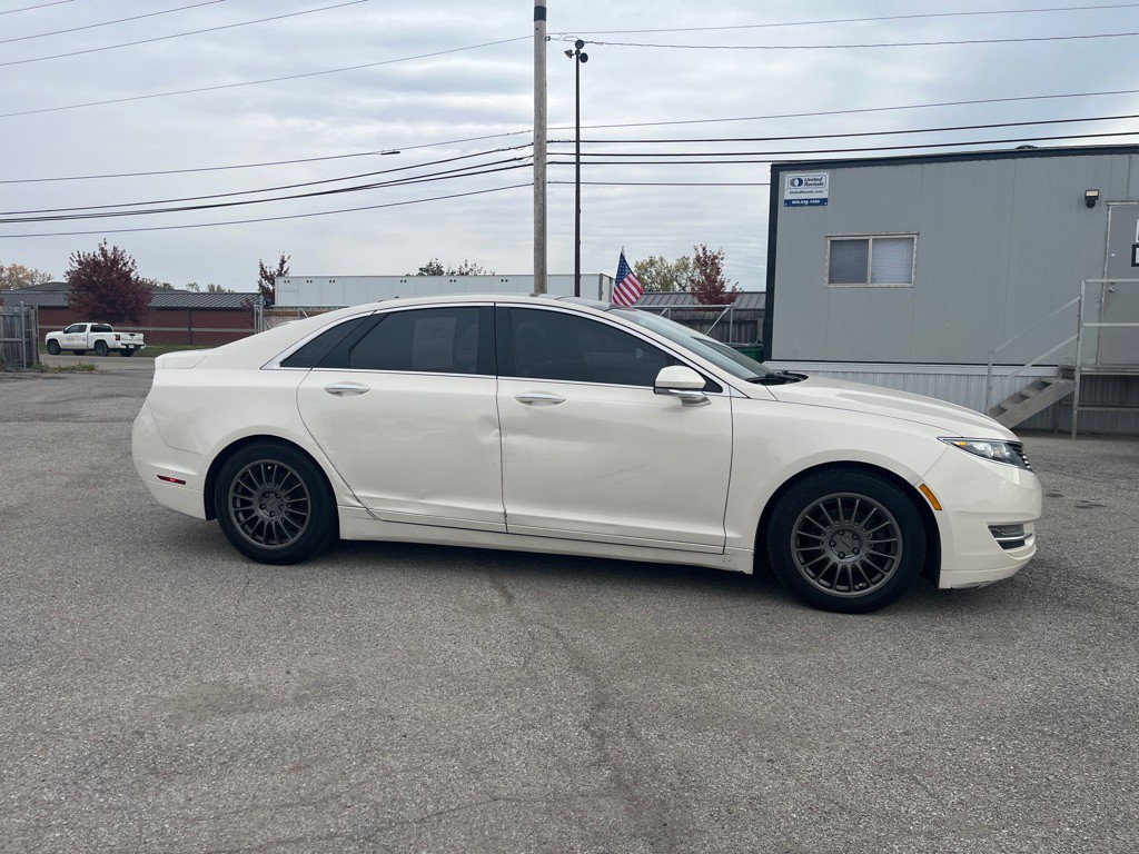 2016 Lincoln MKZ Image 2