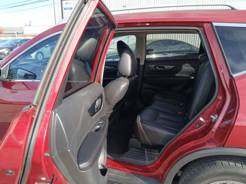 2015 Nissan Rogue Image 2