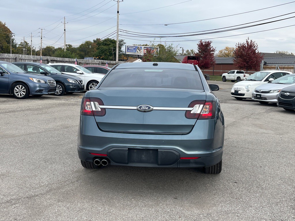 2010 Ford Taurus Image 3