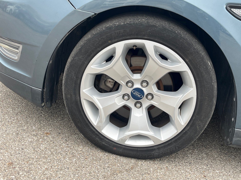 2010 Ford Taurus Image 5