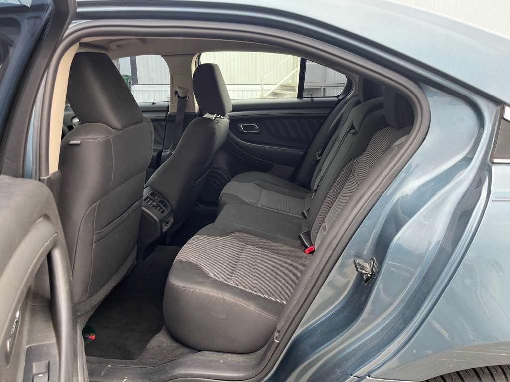 2010 Ford Taurus Image 7