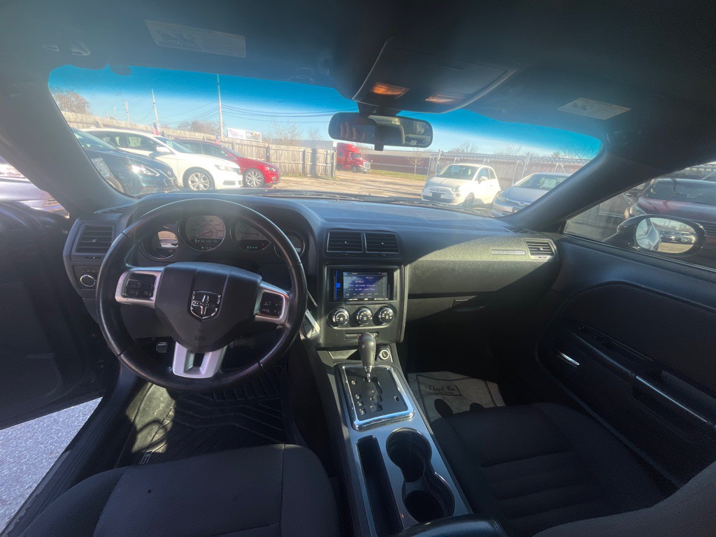 2013 Dodge Challenger Image 8