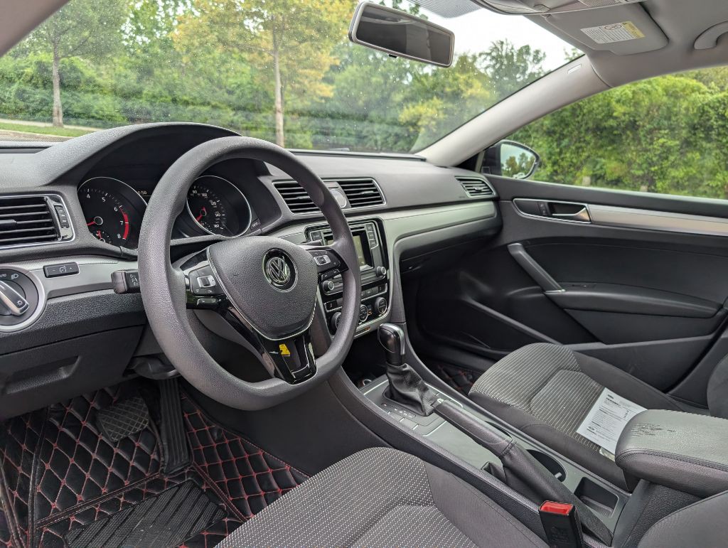 2017 Volkswagen Passat Image 11