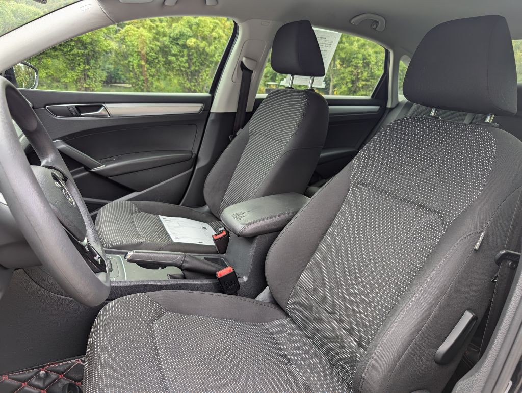 2017 Volkswagen Passat Image 12