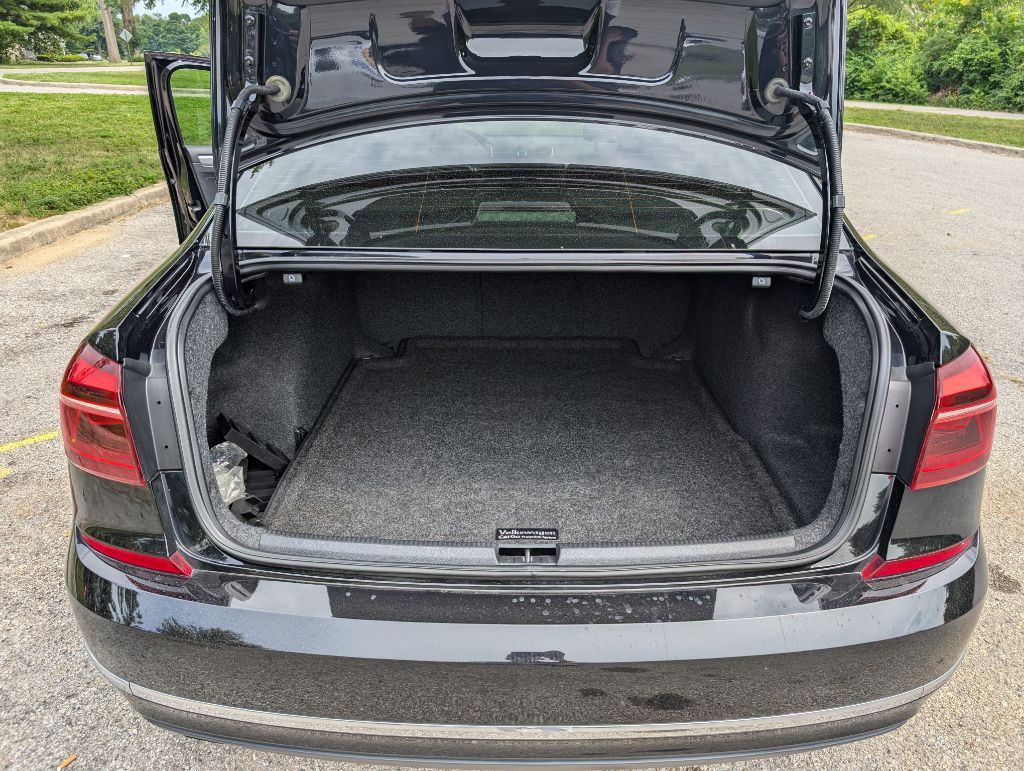 2017 Volkswagen Passat Image 27