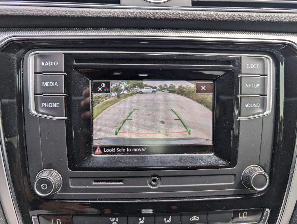 2017 Volkswagen Passat Image 31