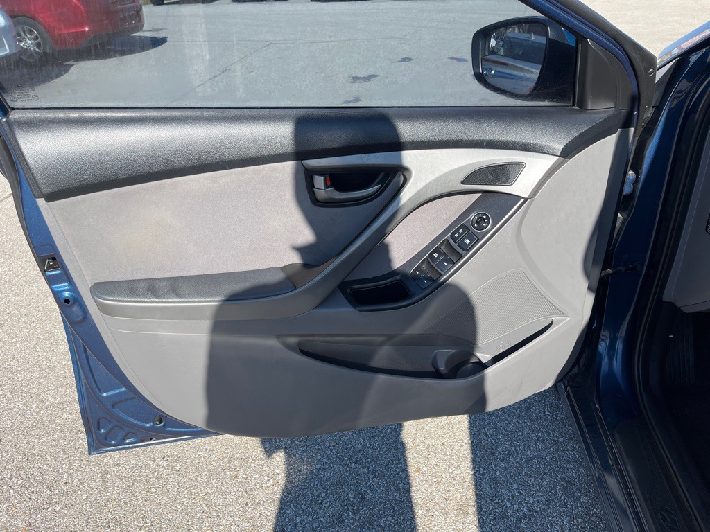2016 Hyundai Elantra Image 11