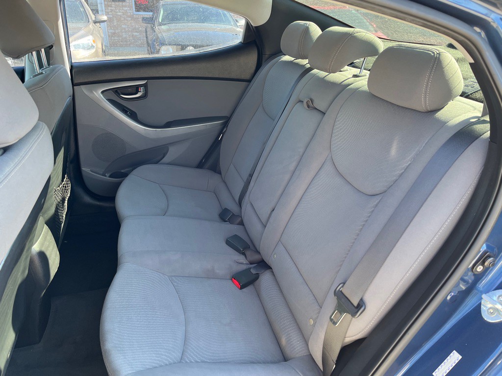 2016 Hyundai Elantra Image 12